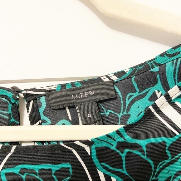 J.Crew | Black and Green Floral Popover Blouse Size 0 - Picture 4 of 10